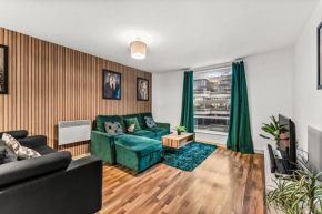 Spacious Central Manchester Apartment - Sleeps 8